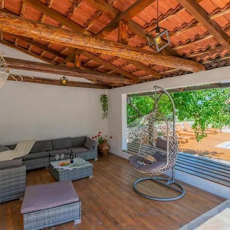 4 Bedroom Beautiful In Сasa de vacaciones *