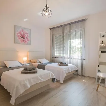 4 Bedroom Beautiful In * Krivodol