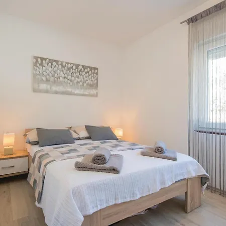 Сasa de vacaciones 4 Bedroom Beautiful In *