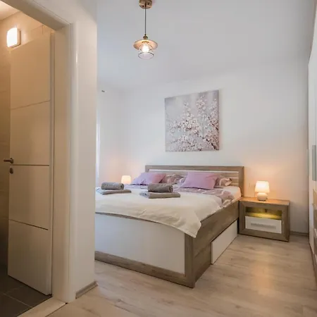 4 Bedroom Beautiful In Krivodol