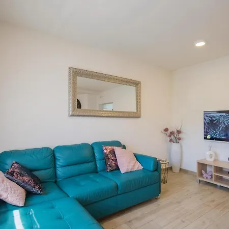 4 Bedroom Beautiful In *