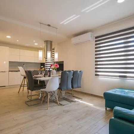 4 Bedroom Beautiful In