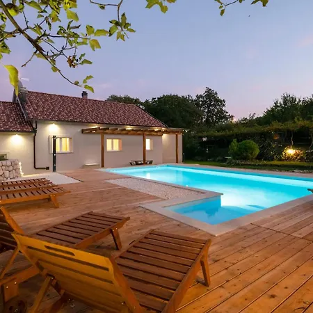 4 Bedroom Beautiful In Сasa de vacaciones