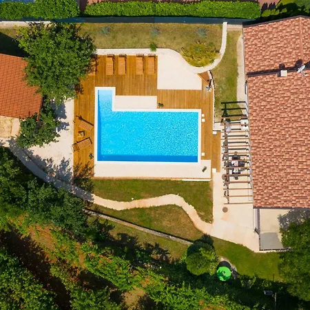 Сasa de vacaciones 4 Bedroom Beautiful In *