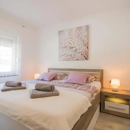 Сasa de vacaciones 4 Bedroom Beautiful In *
