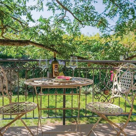 4 Bedroom Beautiful In Сasa de vacaciones